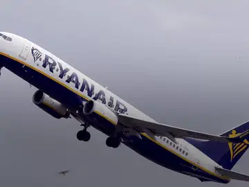 Ryanair cancela 200 vuelos al día en España por la huelga Ryanair cancela 200 vuelos al día en España por la huelga