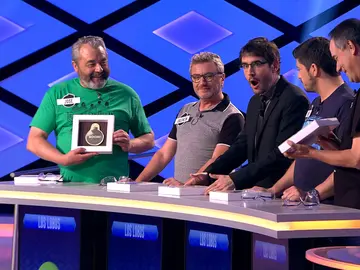 El regalo en forma de bomba que sorprende a Juanra Bonet El regalo en forma de bomba que sorprende a Juanra Bonet