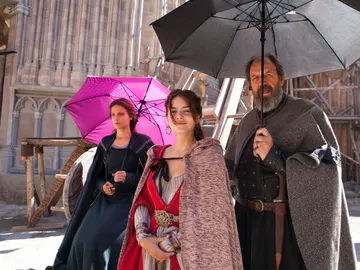 Michelle Jenner, Andrea Duro y José María Pou en Cáceres Michelle Jenner, Andrea Duro y José María Pou en Cáceres