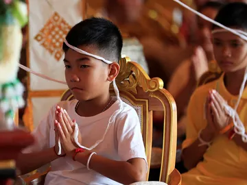 Uno de los doce niños tailandeses rescatados Uno de los doce niños tailandeses rescatados