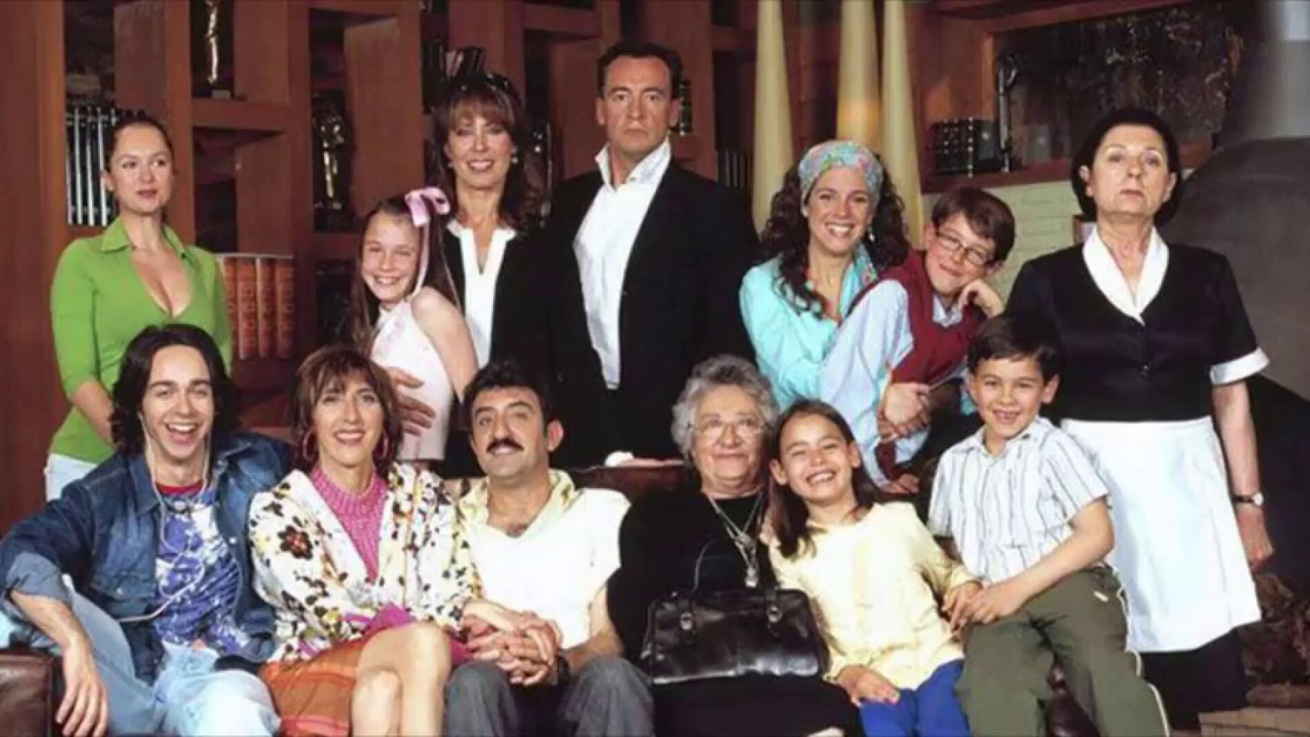 ¿Recuerdas a Sheila, la niña cantante de 'Mis adorables vecinos'? Así ha crecido Yaiza Esteve