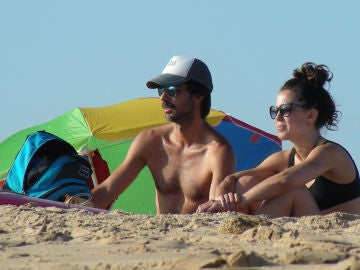 Hugo Silva y Marta Guerras en las playas de Cádiz Hugo Silva y Marta Guerras en las playas de Cádiz