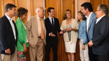 Los exministros de Rajoy con Casado