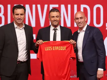 Jugones (19-07-18) Luis Enrique, presentado como seleccionador: "Tengo ganas de dar mi primera lista, habrá sorpresas seguro" Jugones (19-07-18) Luis Enrique, presentado como seleccionador: "Tengo ganas de dar mi primera lista, habrá sorpresas seguro"