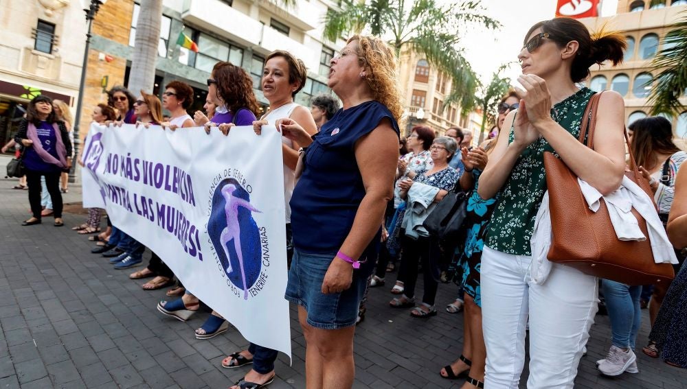 Concentración en Tenerife para denunciar el crimen machista de la Orotava