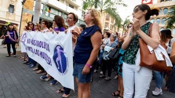 Concentración en Tenerife para denunciar el crimen machista de la Orotava