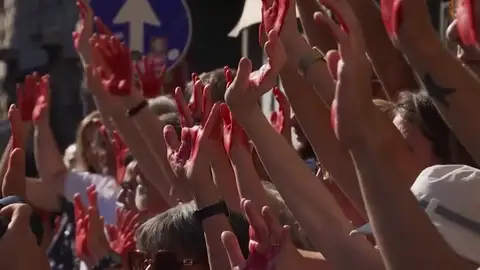 Protestas en Italia por querer cerrar sus puertos a barcos militares de la UE que lleven migrantes a bordo Protestas en Italia por querer cerrar sus puertos a barcos militares de la UE que lleven migrantes a bordo