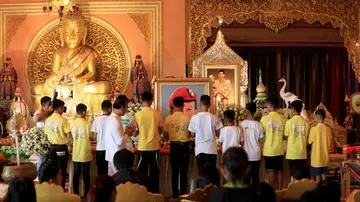 Los rescatados de Tailandia en el templo budista Los rescatados de Tailandia en el templo budista