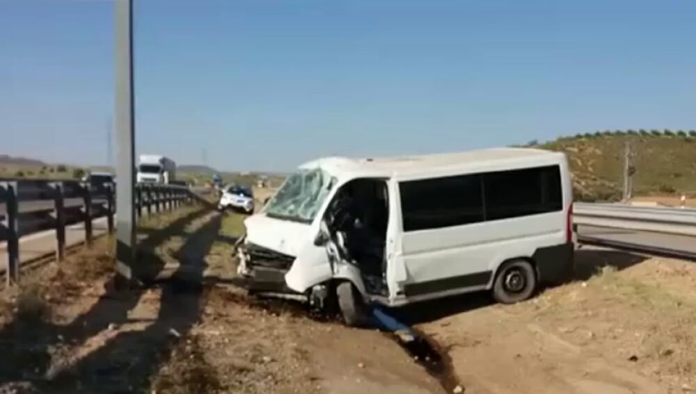 Un muerto y seis heridos, cuatro de ellos menores, en un accidente en la A-23 en Zaragoza