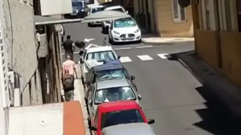 Un hombre graba cómo le roban en su casa cuando él estaba dentro Un hombre graba cómo le roban en su casa cuando él estaba dentro