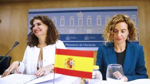La ministra de Hacienda, María Jesús Montero, junto a la ministra de Política Territorial, Meritxell Batet La ministra de Hacienda, María Jesús Montero, junto a la ministra de Política Territorial, Meritxell Batet