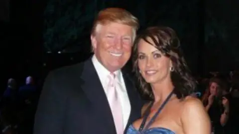Trump fue grabado cuando hablaba de pagos a una exmodelo Trump fue grabado cuando hablaba de pagos a una exmodelo