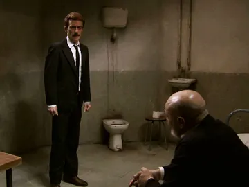 Durán le hace una visita a Tuñón en su celda Durán le hace una visita a Tuñón en su celda