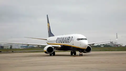 Avión de Ryanair En el Aeropuerto Seve Ballesteros