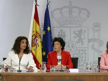 Las ministras Montero, Celaá y Calviño Las ministras Montero, Celaá y Calviño