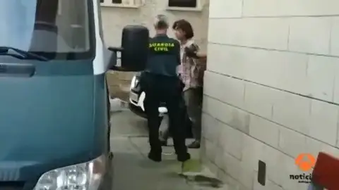 El hombre que se atrincheró en Turieno, ante el juez El hombre que se atrincheró en Turieno y disparó a un guardia civil, ante el juez