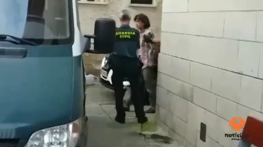 El hombre que se atrincheró en Turieno, ante el juez El hombre que se atrincheró en Turieno y disparó a un guardia civil, ante el juez
