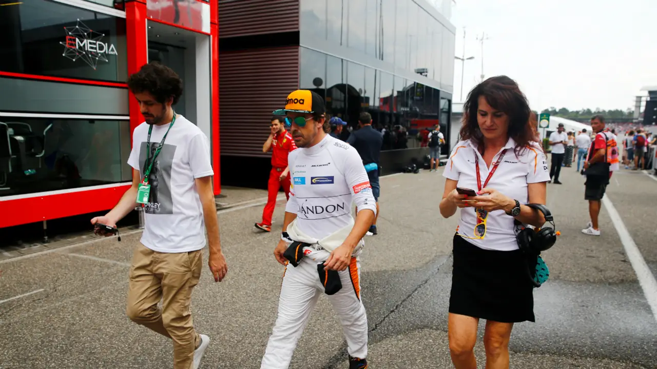 Fernando Alonso camina por Hockenheim