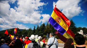 Imagen de los manifestantes en el Valle de los Caídos