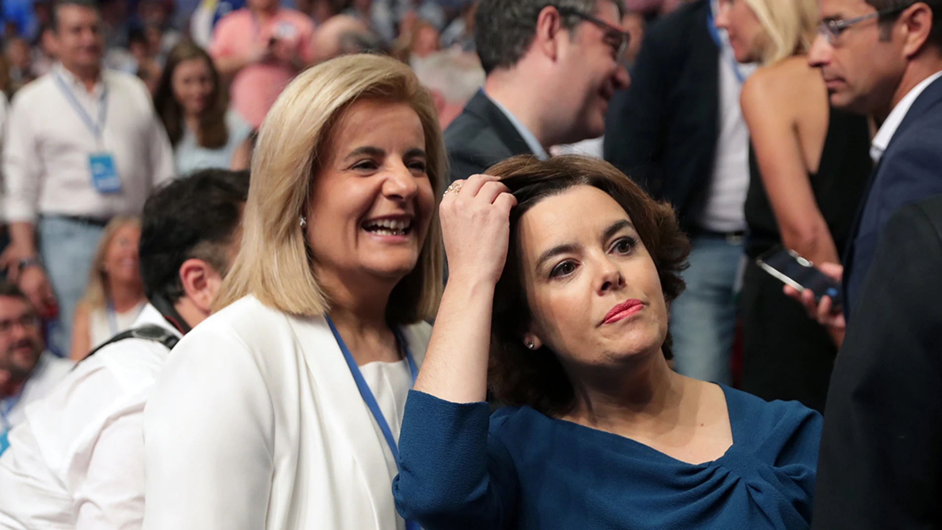 Soraya Sáenz de Santamaría y Fátima Báñez Soraya Sáenz de Santamaría y Fátima Báñez