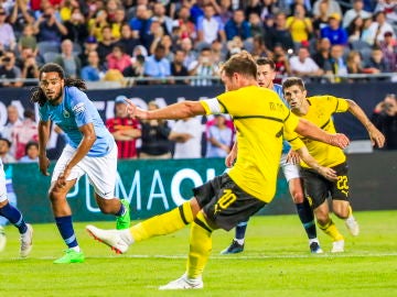  Götze marca de penalti el gol del triunfo del Dortmund sobre el Manchester City