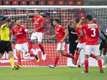 El Benfica celebra un gol contra el Sevilla