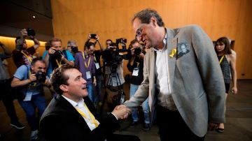 David Bonvehí (i), felicitado por el presidente de la Generalitat de Cataluña, Quim Torra David Bonvehí (i), felicitado por el presidente de la Generalitat de Cataluña, Quim Torra
