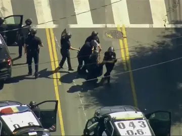 Muere una mujer en la toma de rehenes en un supermercado de Los Ángeles, el atacante ha sido detenido Muere una mujer en la toma de rehenes en un supermercado de Los Ángeles, el atacante ha sido detenido