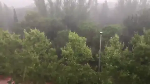 Una fuerte granizada descarga esta tarde sobre el Vallès Occidental Una fuerte granizada descarga esta tarde sobre el Vallès Occidental