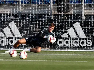 Lunin, en un entrenamiento del Real Madrid Lunin, en un entrenamiento del Real Madrid