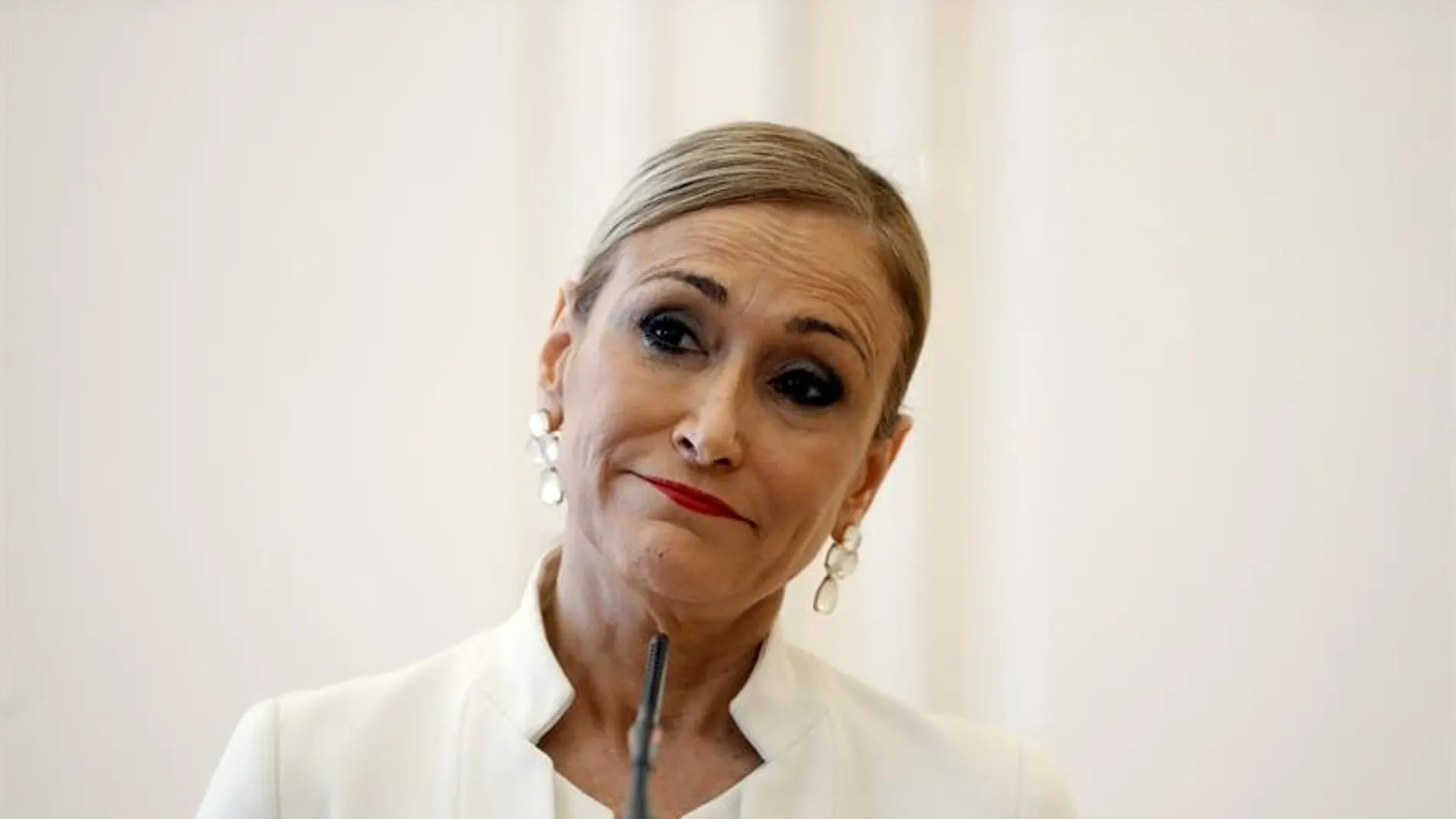 Cristina Cifuentes durante la rueda de prensa en la que anunció su dimisión como presidenta de la Comunidad de Madrid. Cristina Cifuentes durante la rueda de prensa en la que anunció su dimisión como presidenta de la Comunidad de Madrid.