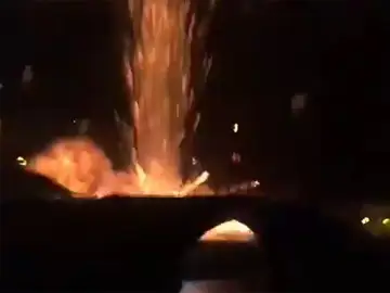 Imagen del momento de la explosión en Cangas de Narcea Imagen del momento de la explosión en Cangas de Narcea