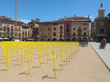 Imagen de las cruces arrolladas por el coche Imagen de las cruces arrolladas por el coche