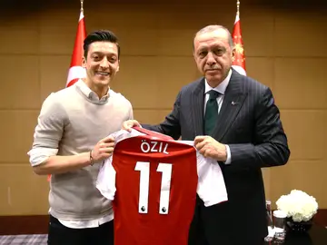 Mesut Özil y el presidente turco Erdogan Mesut Özil y el presidente turco Erdogan
