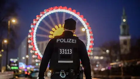Imagen de la Policía alemana en Berlín. La Policía de lo criminal de Berlín investiga el ataque incendiario a dos sintecho
