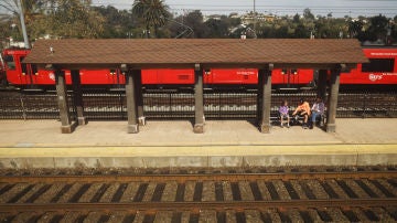 Imagen de un andén de una estación de tren