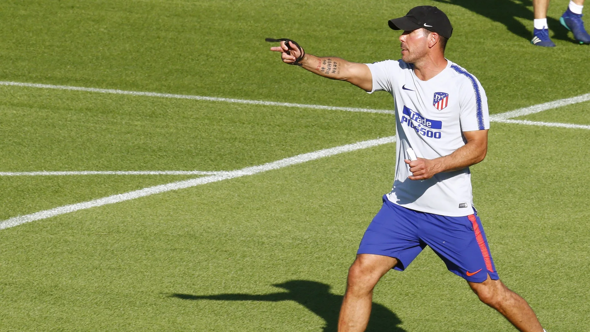 Simeone en un entrenamiento con el Atlético de Madrid Simeone en un entrenamiento con el Atlético de Madrid
