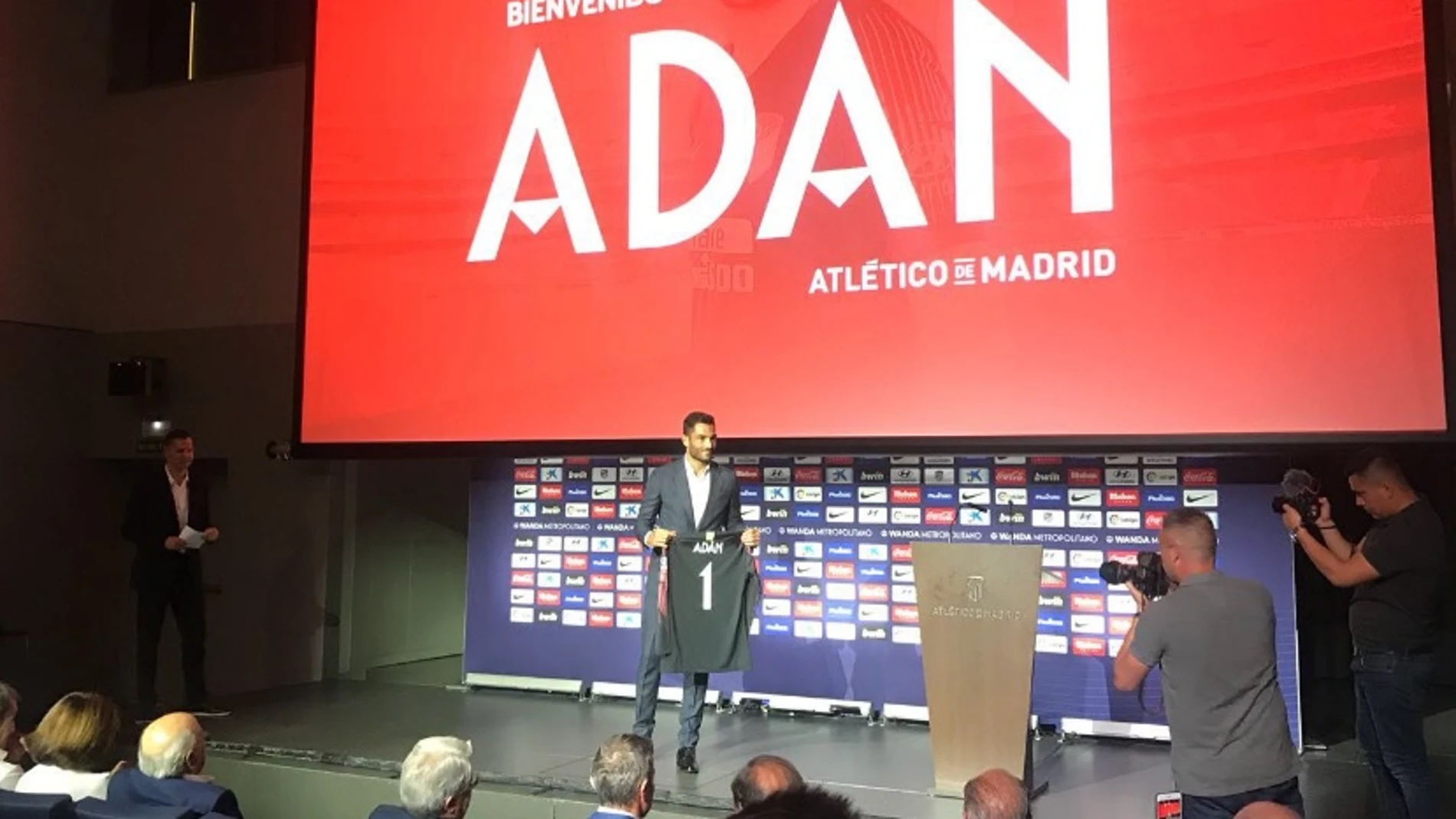 Antonio Adán, en su presentación con el Atlético Antonio Adán, en su presentación con el Atlético