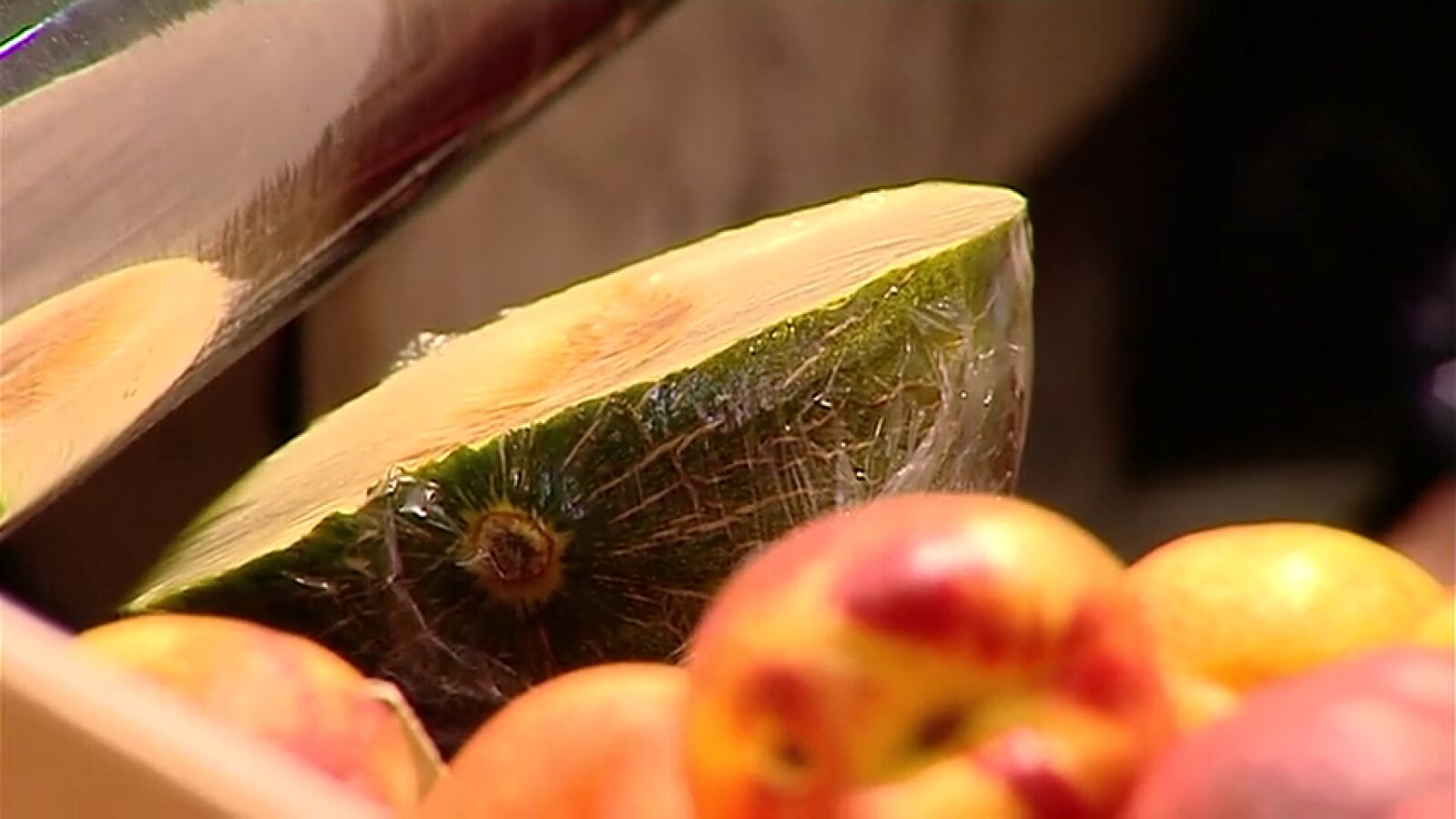 El precio de la fruta de dispara y sube tres veces más que el IPC