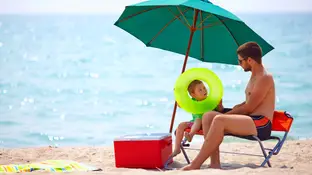 Padre e hijo en playa Padre e hijo en playa