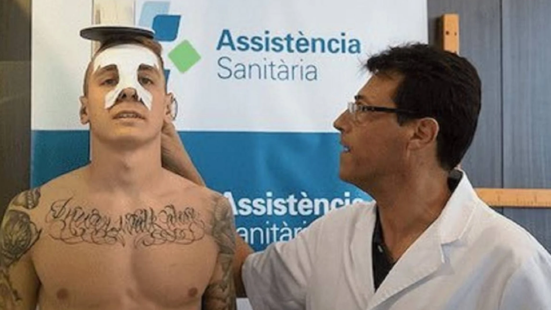 Lucas Digne, en un reconocimiento médico con el Barcelona Lucas Digne, en un reconocimiento médico con el Barcelona
