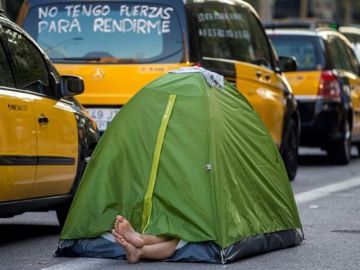 Noticias de la mañana (07-0-18) Segunda noche de acampada de los taxistas a la espera de saber si desconvocan o no la huelga