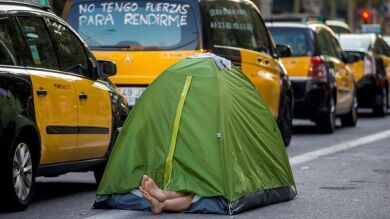 Los taxistas mantienen la presión en la calle a la espera de saber si desconvocan o no la huelga