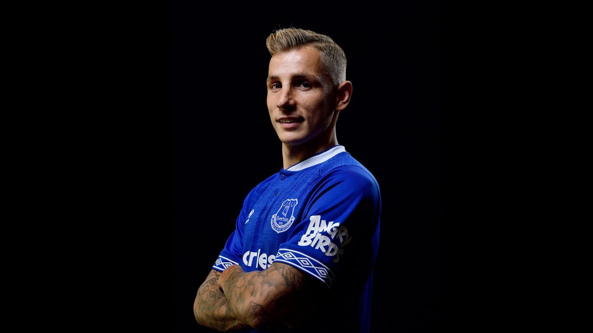 Lucas Digne posa con la camiseta del Everton Lucas Digne posa con la camiseta del Everton