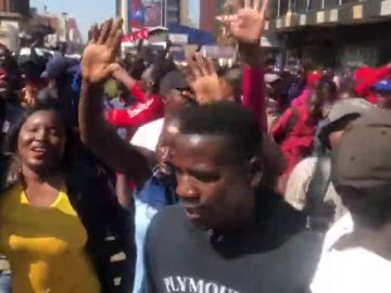 Líder opositor de Zimbabue acusa a Comisión Electoral de "resultados falsos"