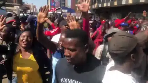 Líder opositor de Zimbabue acusa a Comisión Electoral de "resultados falsos" Líder opositor de Zimbabue acusa a Comisión Electoral de "resultados falsos"