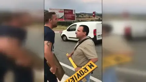 Nuevos enfrentamientos por la retirada de símbolos independentistas Nuevos enfrentamientos por la retirada de símbolos independentistas