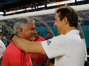 Mourinho y Lopetegui se saludan antes de su duelo en pretemporada Mourinho y Lopetegui se saludan antes de su duelo en pretemporada