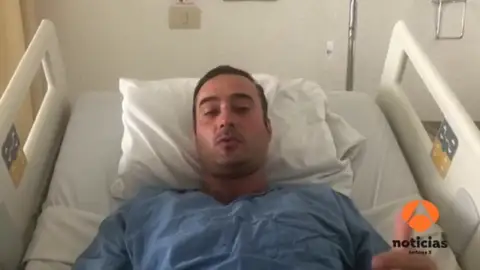El español herido en el accidente de avión de México: "fue un caos, todo el mundo gritaba y el equipaje volava y te golpeaba" El español herido en el accidente de avión de México: "fue un caos, todo el mundo gritaba y el equipaje volava y te golpeaba"