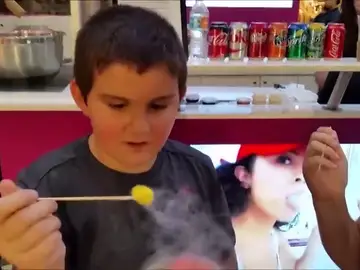 Un niño asmático sufre un ataque de asma al ingerir un cereal con nitrógeno líquido Un niño asmático sufre un ataque de asma al ingerir un cereal con nitrógeno líquido